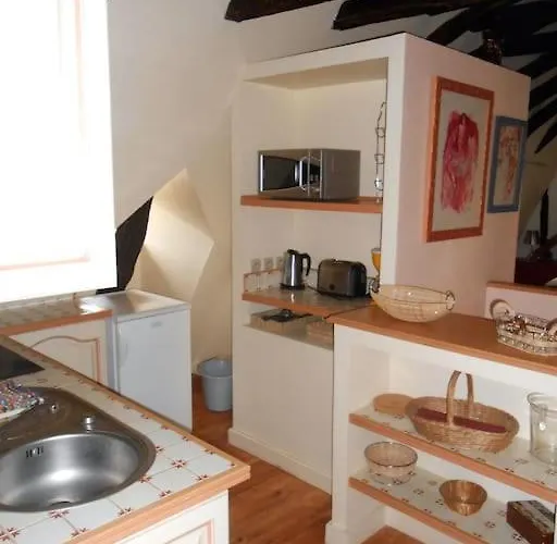 Appartement Cite Medievale, Charme & Calme, Bien Place *